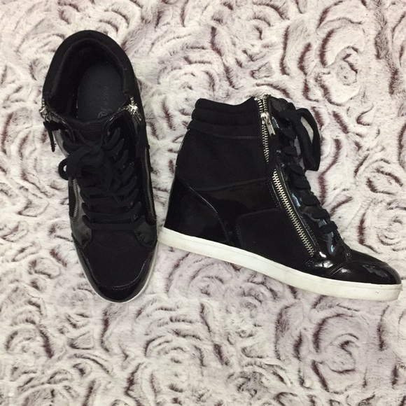 black heel tennis shoes